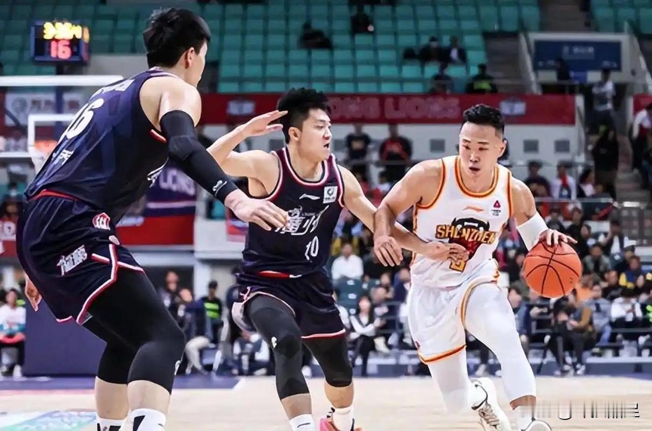 广东宏远第三？深圳男篮第四？北京北汽第五？目前深圳马可波罗以28个胜场排