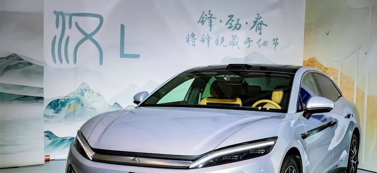 比亚迪汉L在智界S7面前，根本抬不起头！比亚迪汉L：马力500KW，