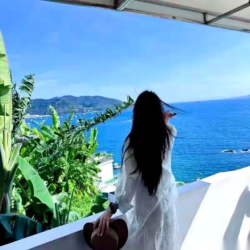 我跟你说，这个世界上最讽刺的一件事就是：你玩命地让自己变优秀，结果第一个跳出来给