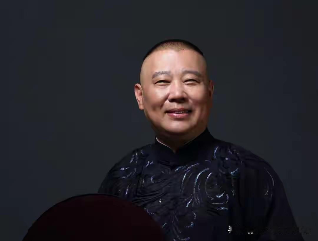 郭德纲刚刚发表了一篇文章，回应了关于相声“俗”的问题以及过去的恩恩怨怨。说有人
