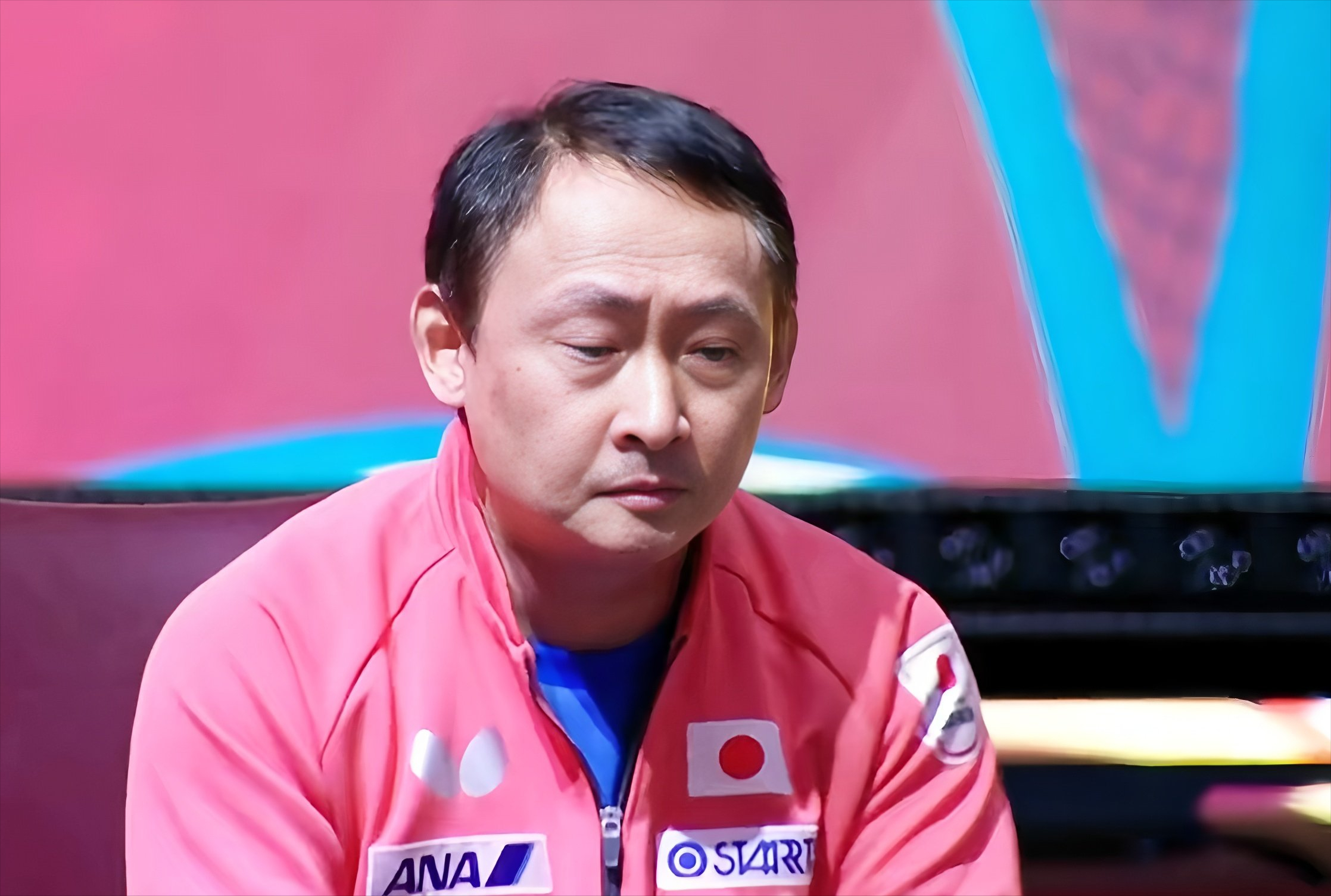 亚运会乒乓球比赛尘埃落定，很多人以为这一届最伤心的人莫过于张本智和，实际上张本宇更难受，因为他受到了
