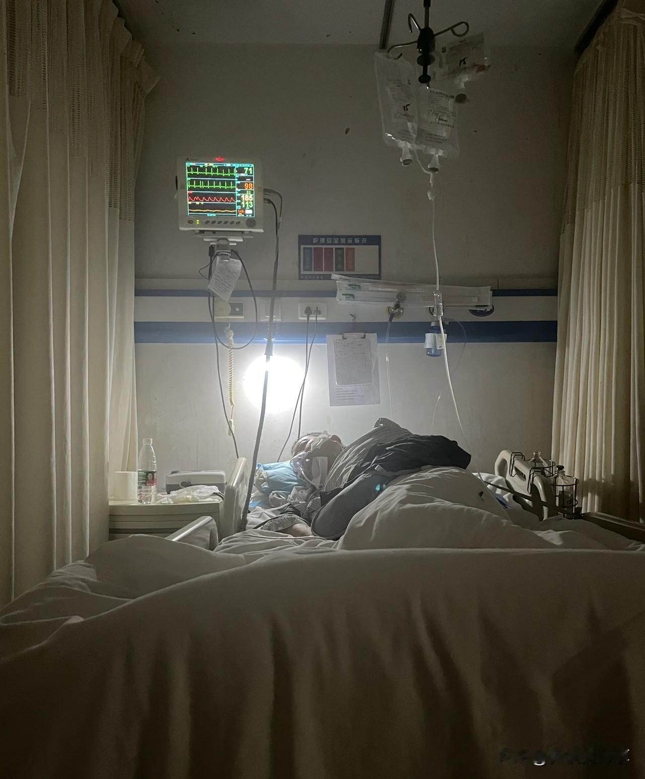 我发小昨天被打断3根肋骨，就因为碰了别人老婆。他今年42，离婚6年了。在