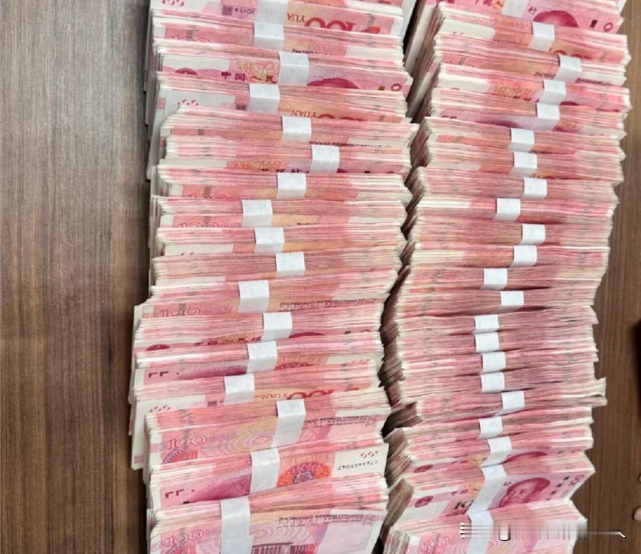 昨天我在银行存的30万五年期到期了，我想取走利息，本金再存五年，结果没想到银行没