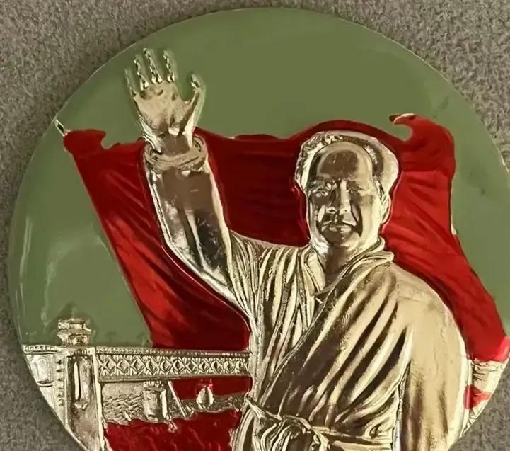 #毛主席像章分享#精品毛主席像章，请您欣赏。