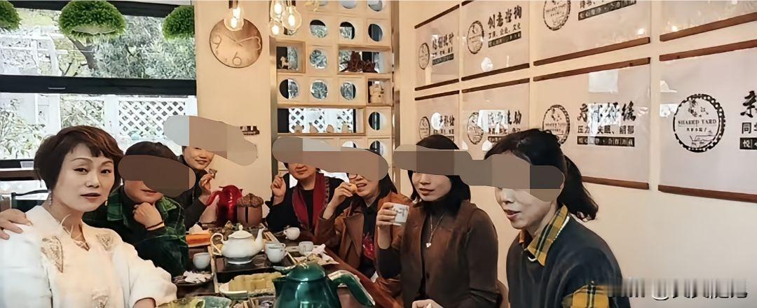 曹母这贵妇日子，原来全靠女儿当三换来的？不骗你，刷到曹母的视频号，我真愣住了