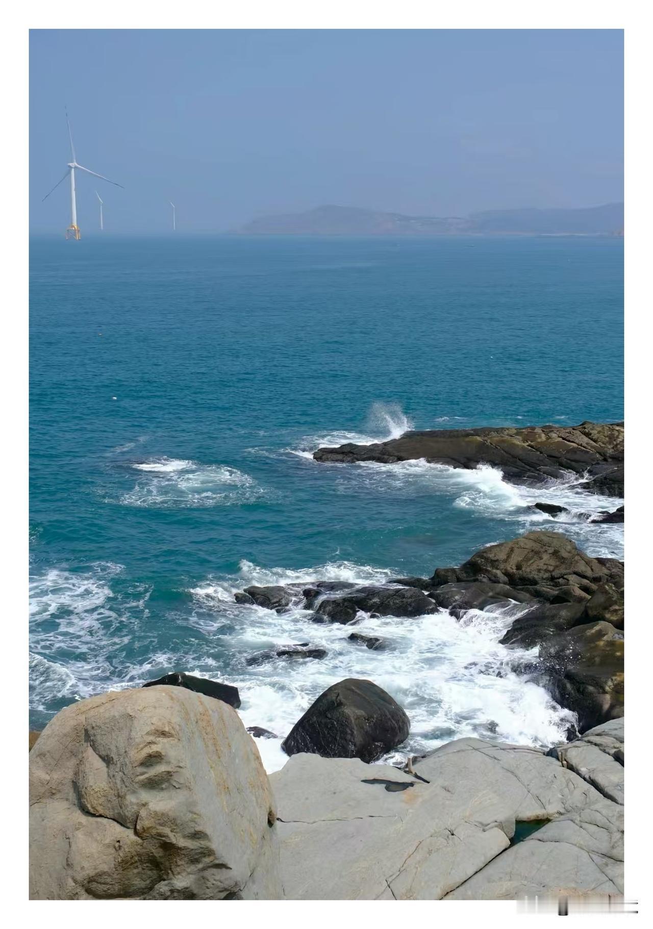 夏日海滩春有百花秋有月浪花逐梦情缘长风驰电掣一片蓝夏日海滩击天越海浪