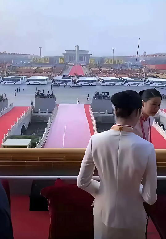 这两个小宫女姐姐不错。