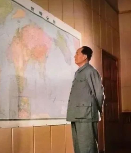 1969年7月，毛主席问高碧岑：“中国北临苏联，南临印度，东临日本，如果他们联合