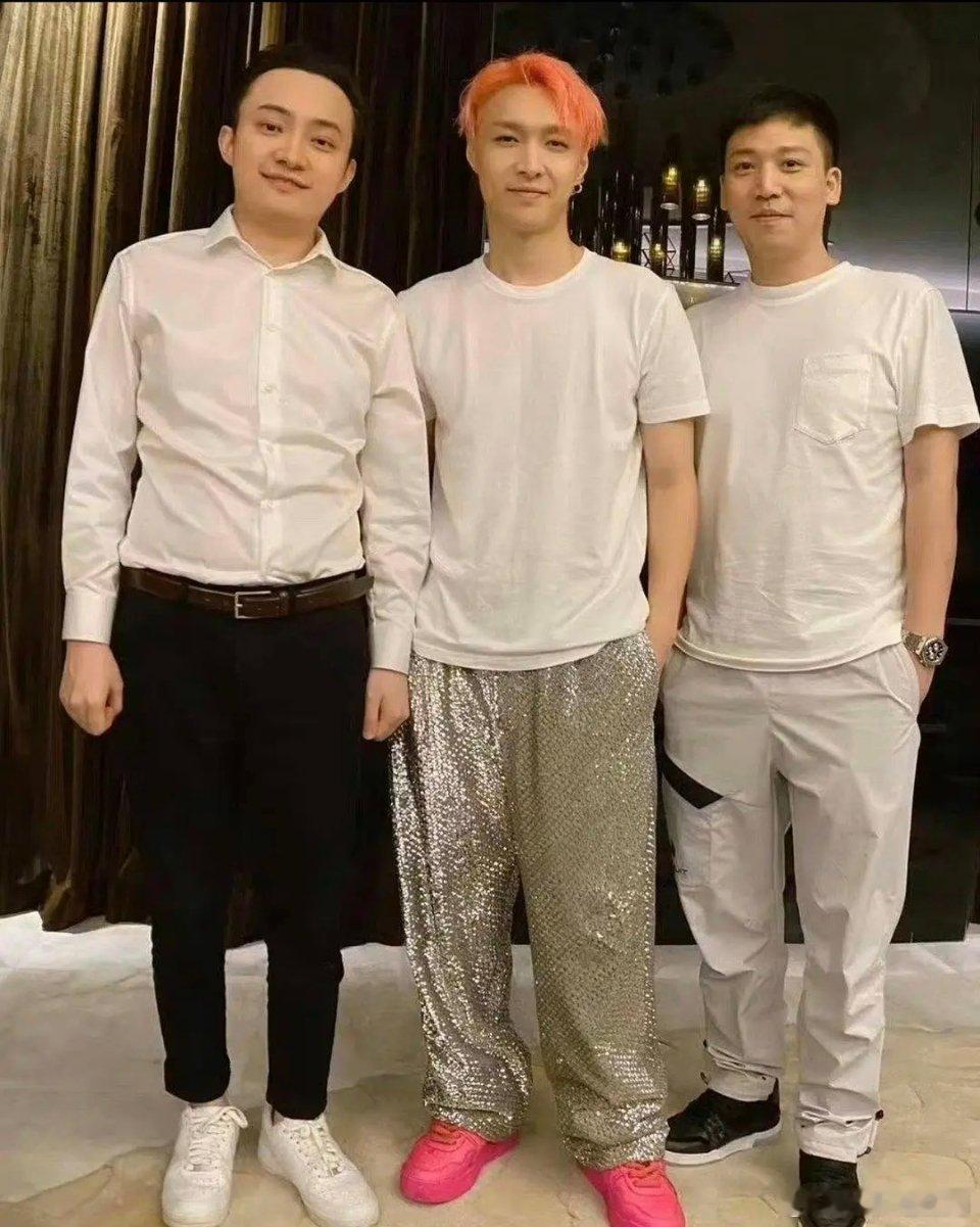 张艺兴有一阵子想搞元宇宙，和好多币圈的人混在一起​​​