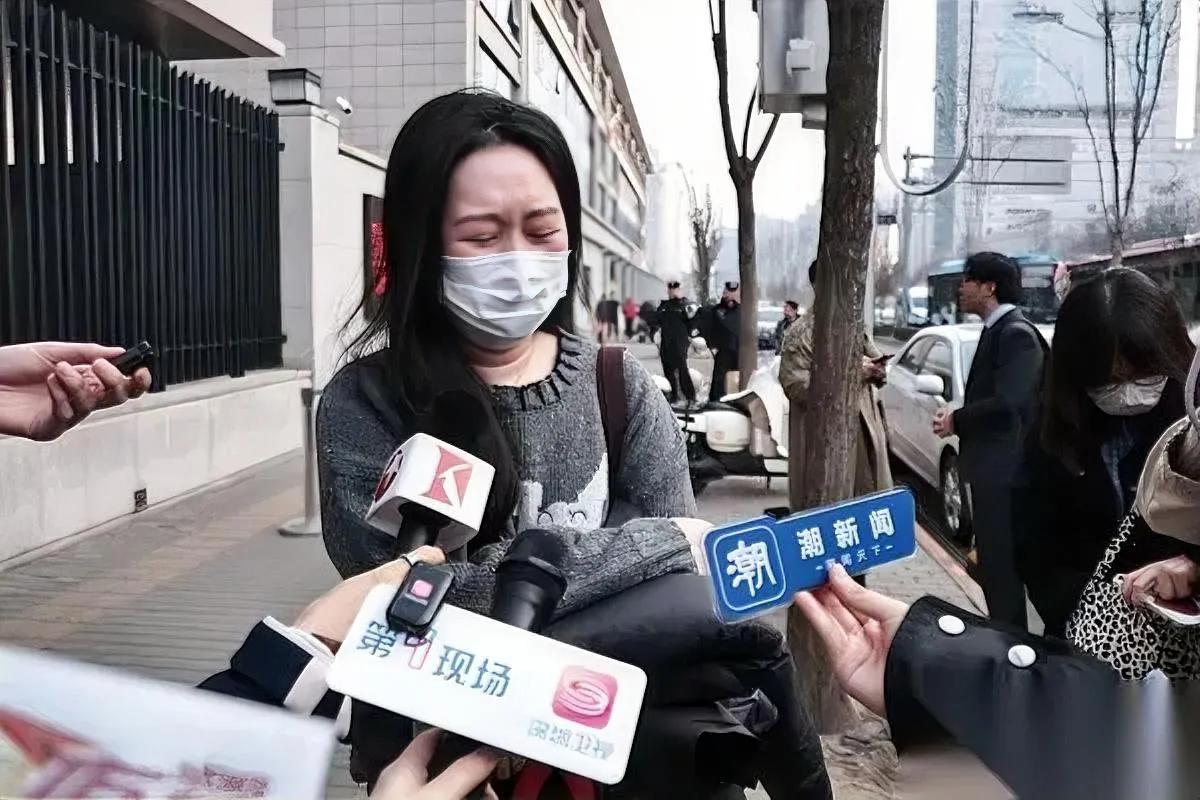 Papi妈维权案终于出结果了谁能想到是这个结局。李女士背着氧气瓶出的庭，