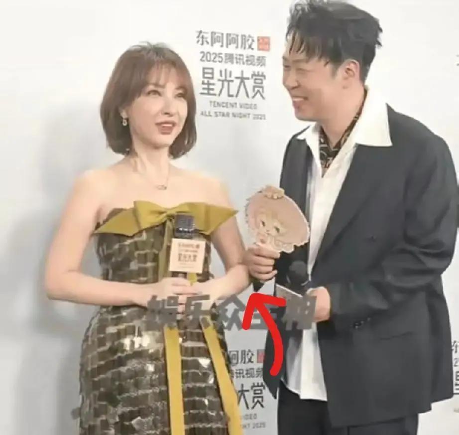 已婚男人最该避嫌的，不是前任，是“兄弟”。星光大赏台下，吴昕和杜海涛同座。