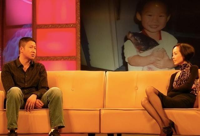 2004年，张国强的前妻嫌弃他赚不到钱，于是给他打电话说：“我们离婚吧，我真的熬