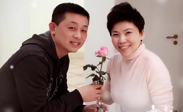 当年，世界冠军邓亚萍和林志刚正在谈婚论嫁，不料却半路杀出个程咬金，导致两人分手，