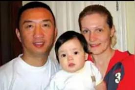 1999年，一个俄罗斯特种兵，为了保护中国战地记者卢宇光，不幸牺牲。为了报恩，卢