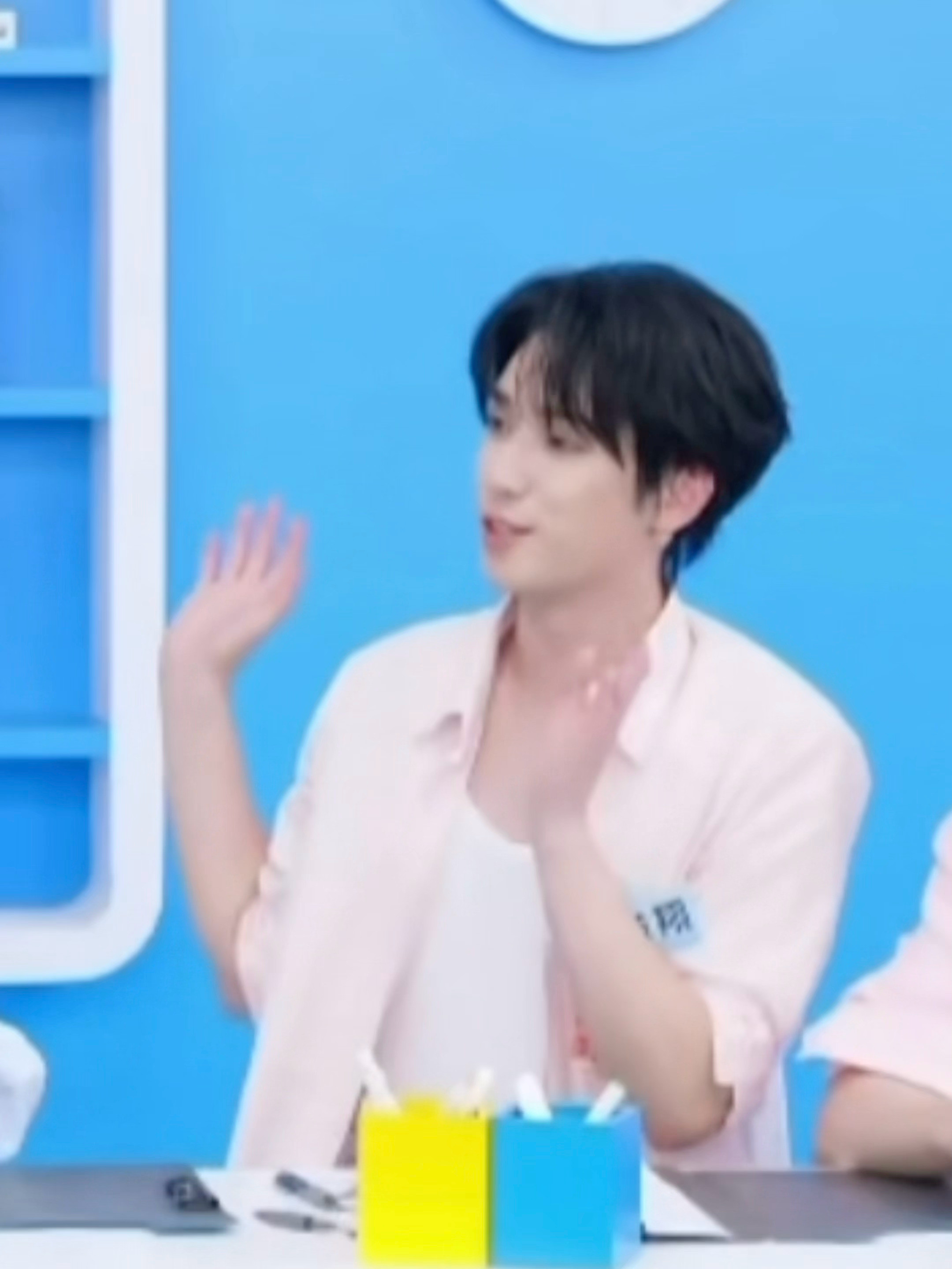 问：养宠之后的感觉浩翔：多了两只小尾巴走到哪跟到哪🥺​​​