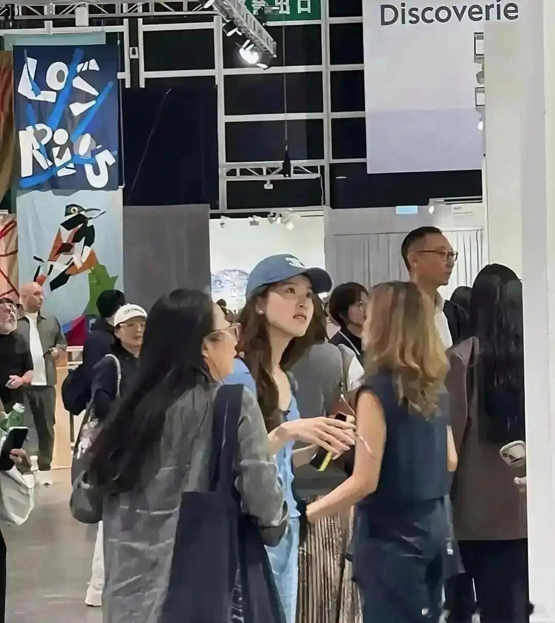 现实里刘强东老婆原来长这样
