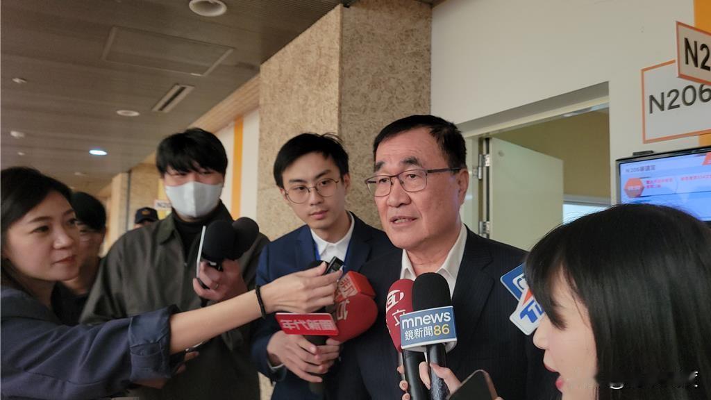 李四川点头了：党如果要我承担，一定不会排斥！昨天郑丽文与黄国昌举行蓝白领袖高