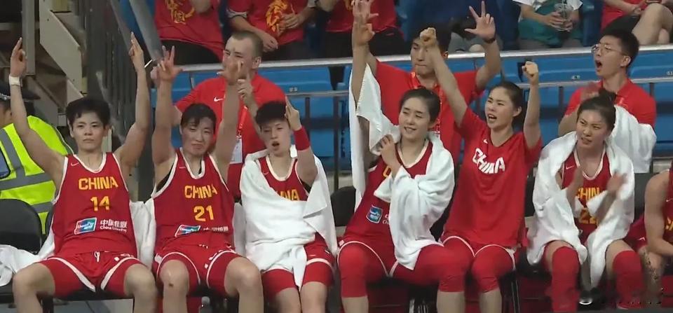 【中国女篮再胜日本，王思雨斩获最高分】合肥站女篮热身赛，中国队93-61再胜日