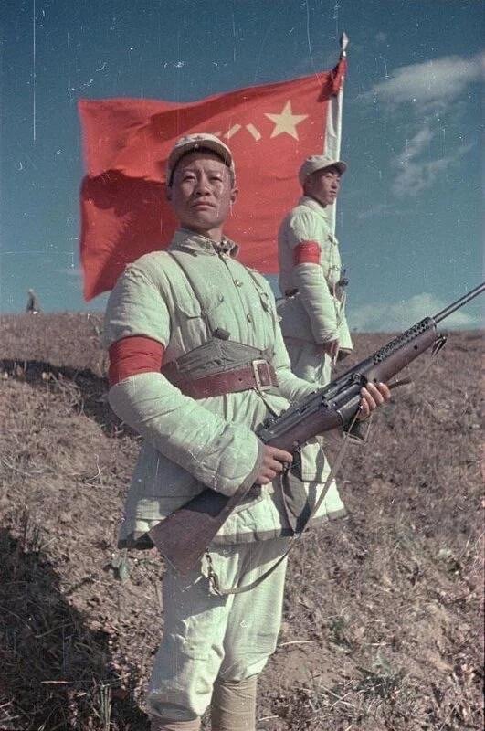 历史知识1950年，苏联摄影师镜头下战斗中的人民解放军VladislavMik