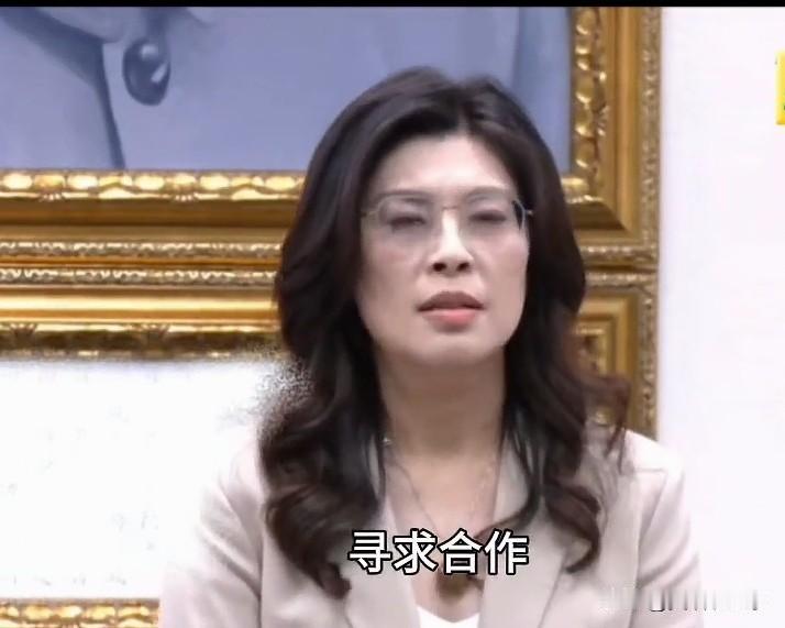 郑丽文今天特别高兴，她说其实她很慕正在北京开会的同志们，代表团的行程安排在清华大