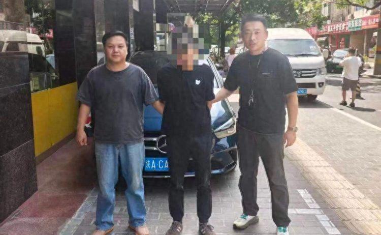 “贼胆包天啊！”陕西西安，一卤肉店生意很好，但是店老板发现营业款有异常，虽然卖的