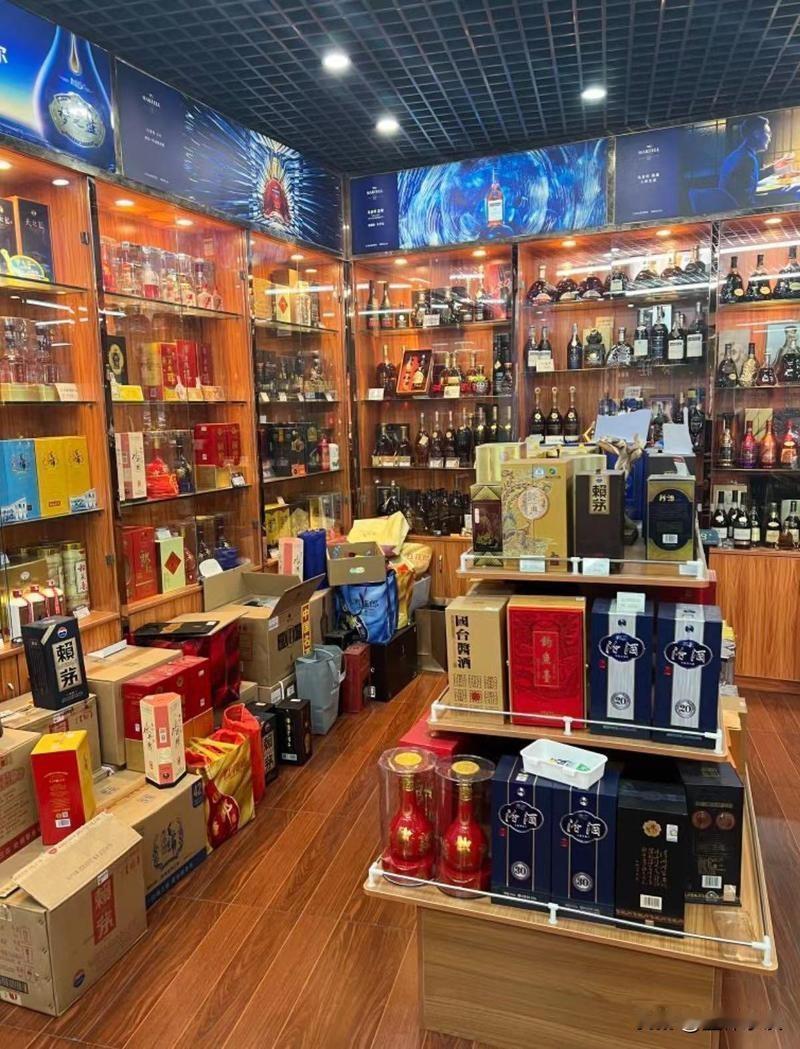 现在知道，为什么每个老小区门口的烟酒行，永远不愁倒闭了吧？根本烟酒行不是靠卖