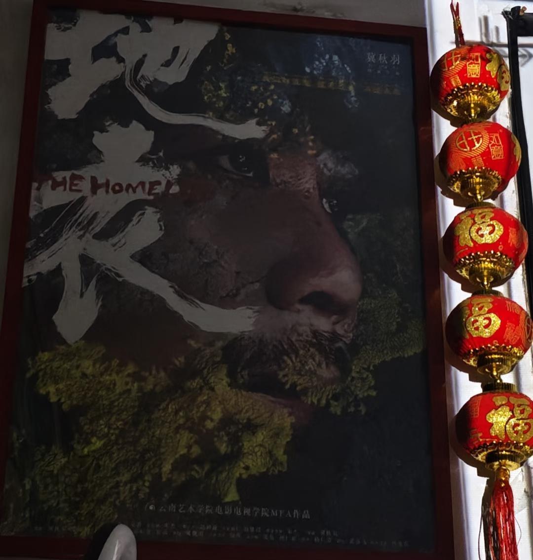 流浪的人下不得不承认，流浪是一种人类在生存困境下的一种本能，但流浪者也是对流