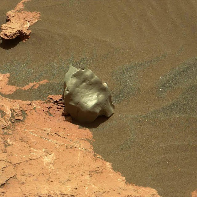 火星车在火星表面发现了一颗金属陨石​​​
