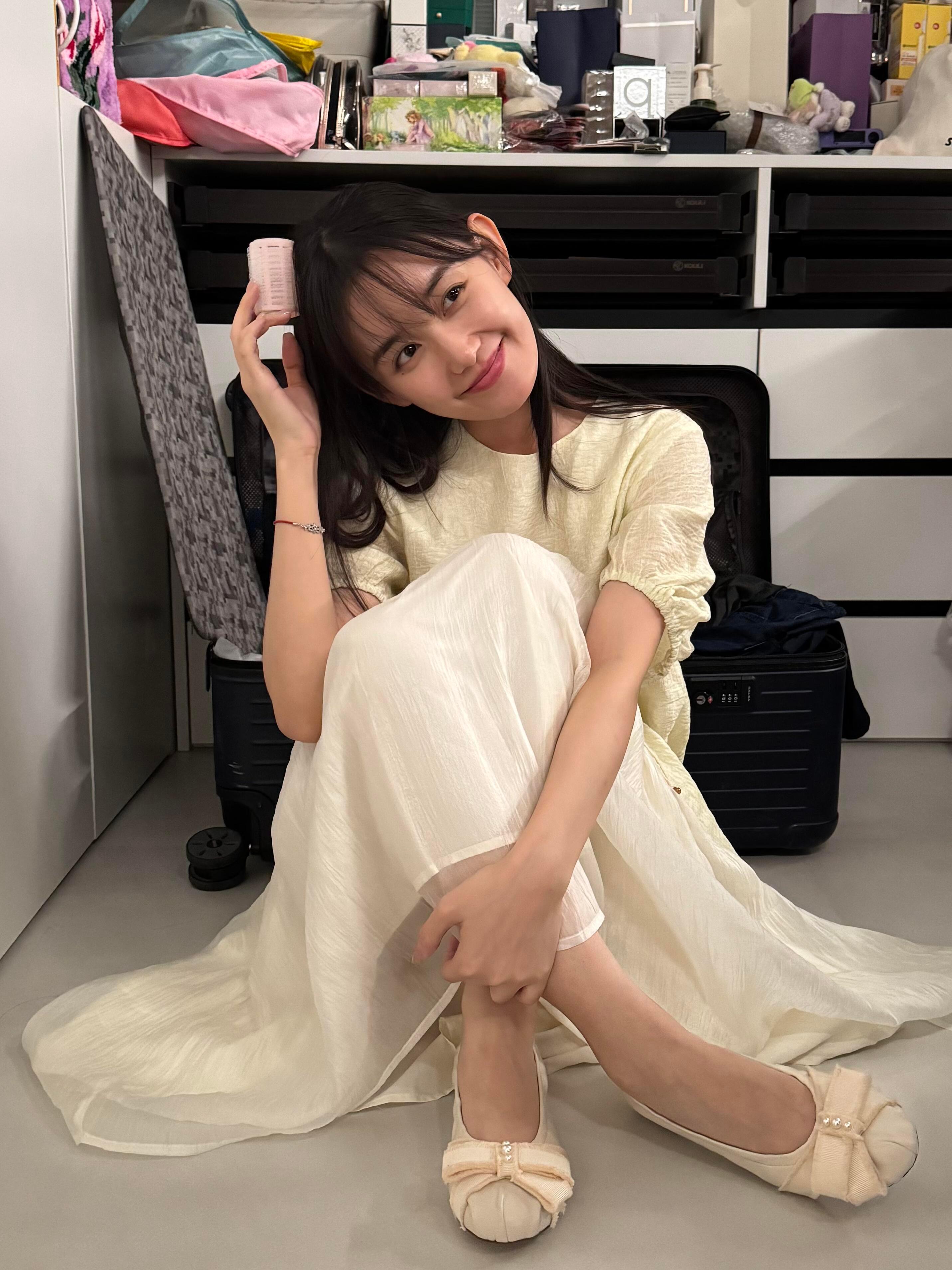 蒋依依这一波，鲜花配美人[爱心][爱心][爱心]​​​