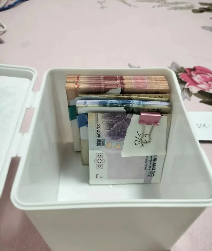 看哭了！青海，高考结束之后，一名女子在整理女儿行李时发现了惊人一幕