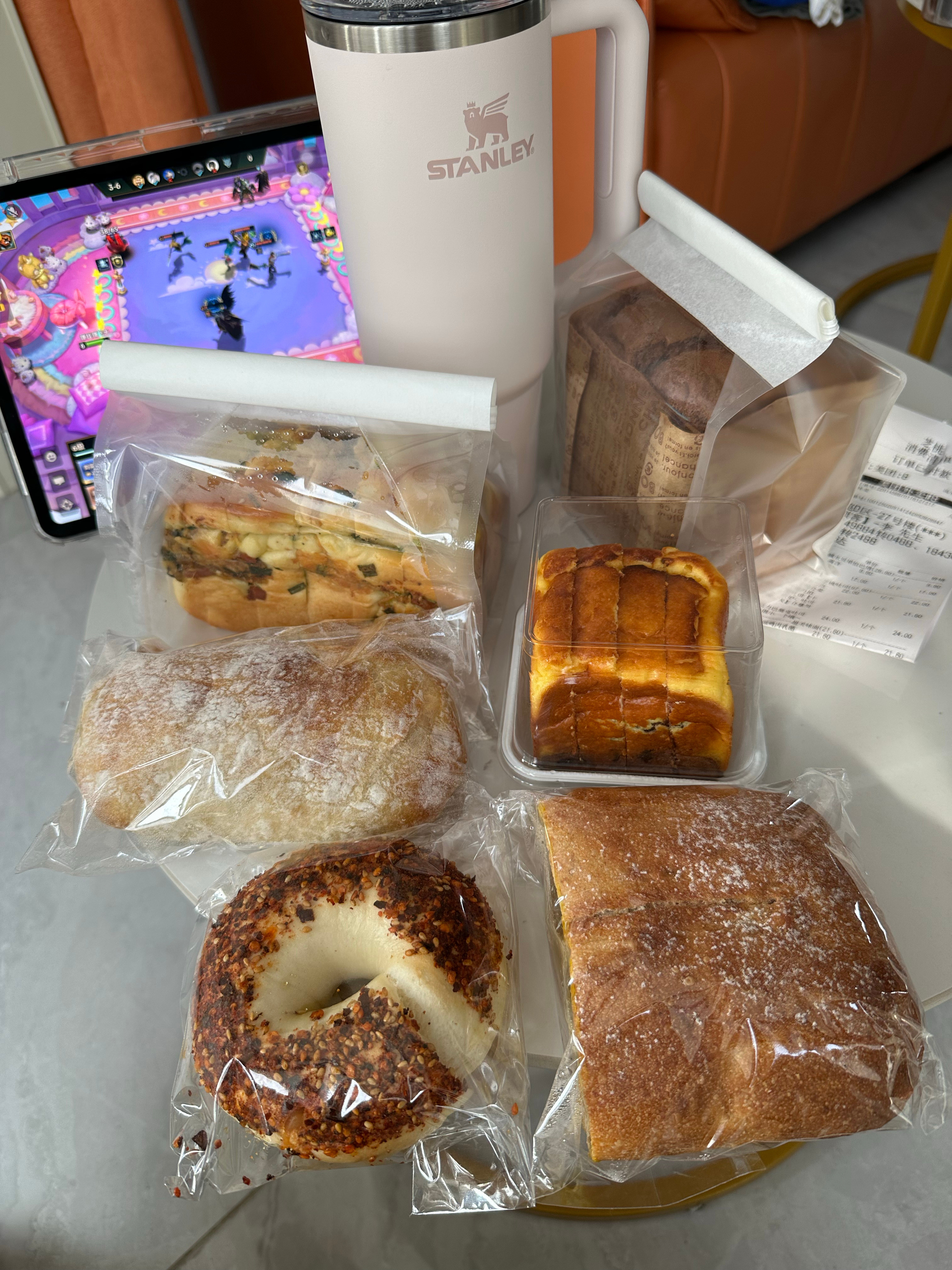 练完晒太阳吃面包🍞合肥这家面包店真是没话说太好吃惹呜呜🥲教练催我去健