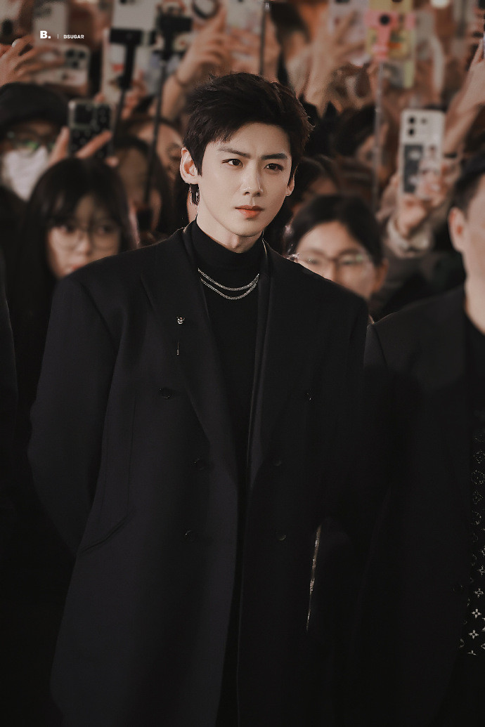 白敬亭网友见面前vs网友见面后