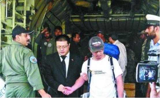 “中国人又如何？就算是中国人，老子也照杀不误！”2013年，中国退伍兵张京川在巴