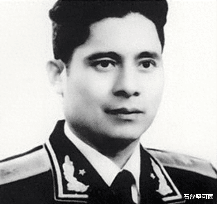 1985年昆明军区被撤销,司令员脸色当场大变,政委婉拒杨尚昆安排
