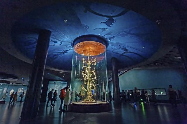 三星堆竟不属于任何朝代？考古学家颤抖：中华文明源头要改写！提起三星堆，很多人