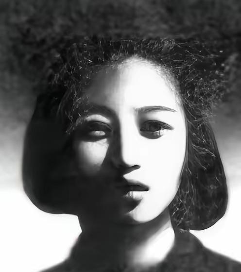 曾紫霞（1928—1988），中国共产党优秀党员，原籍四川内江，教育战线的优秀园