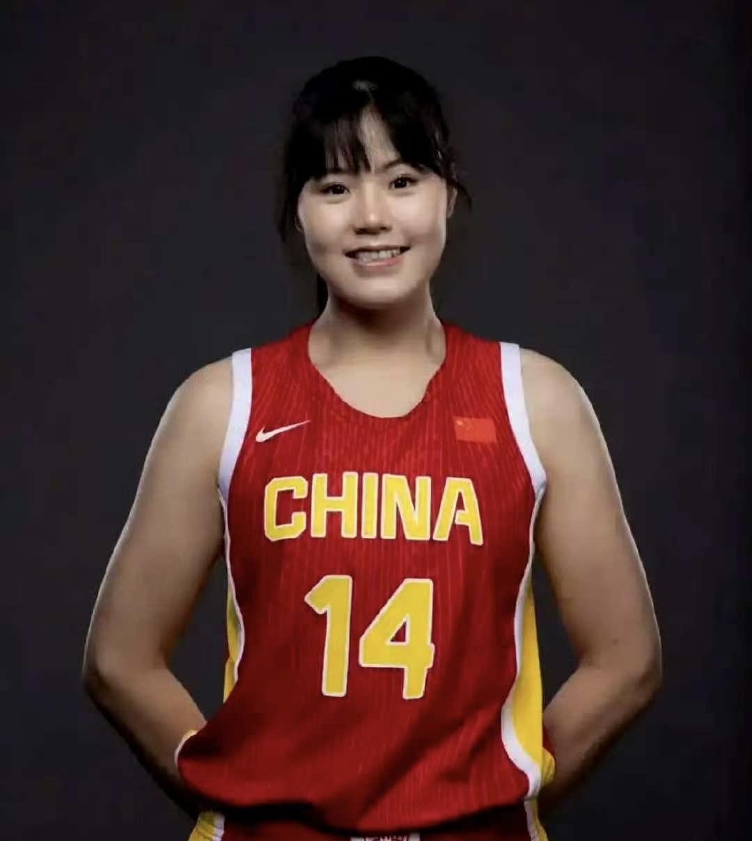 女篮输球也是有原因的，我们不是最强的阵容，李月汝和李梦两大主力没有回来，如果有这