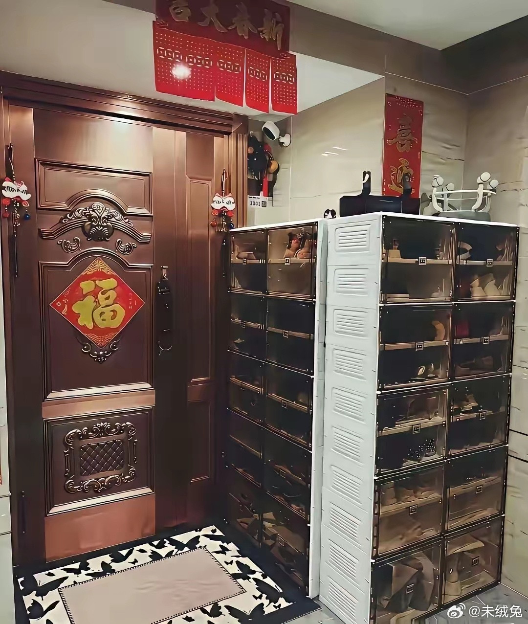 物业管不了，110管不了，请问哪里管？