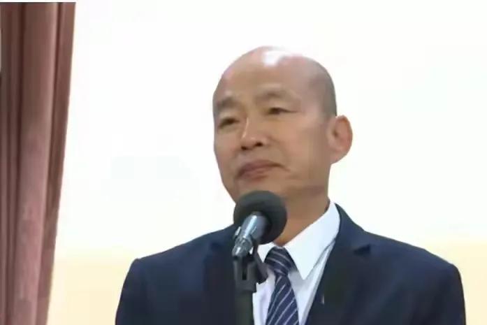 韩国瑜发飙引质疑，傅崐萁2度回应棋高一着，郑丽文已出手？8月11日，韩国瑜在蓝