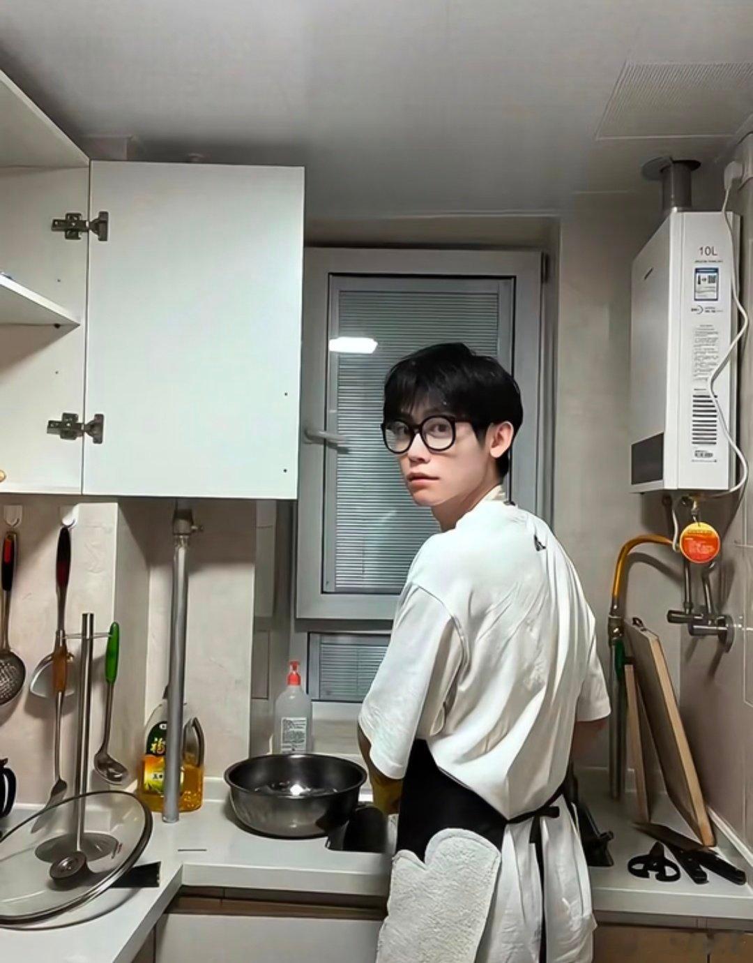 曝李卿恋爱果然刘大锤还是地表最强标题党猜半天是张凌赫还是邓凯原来是李卿果然会拍女