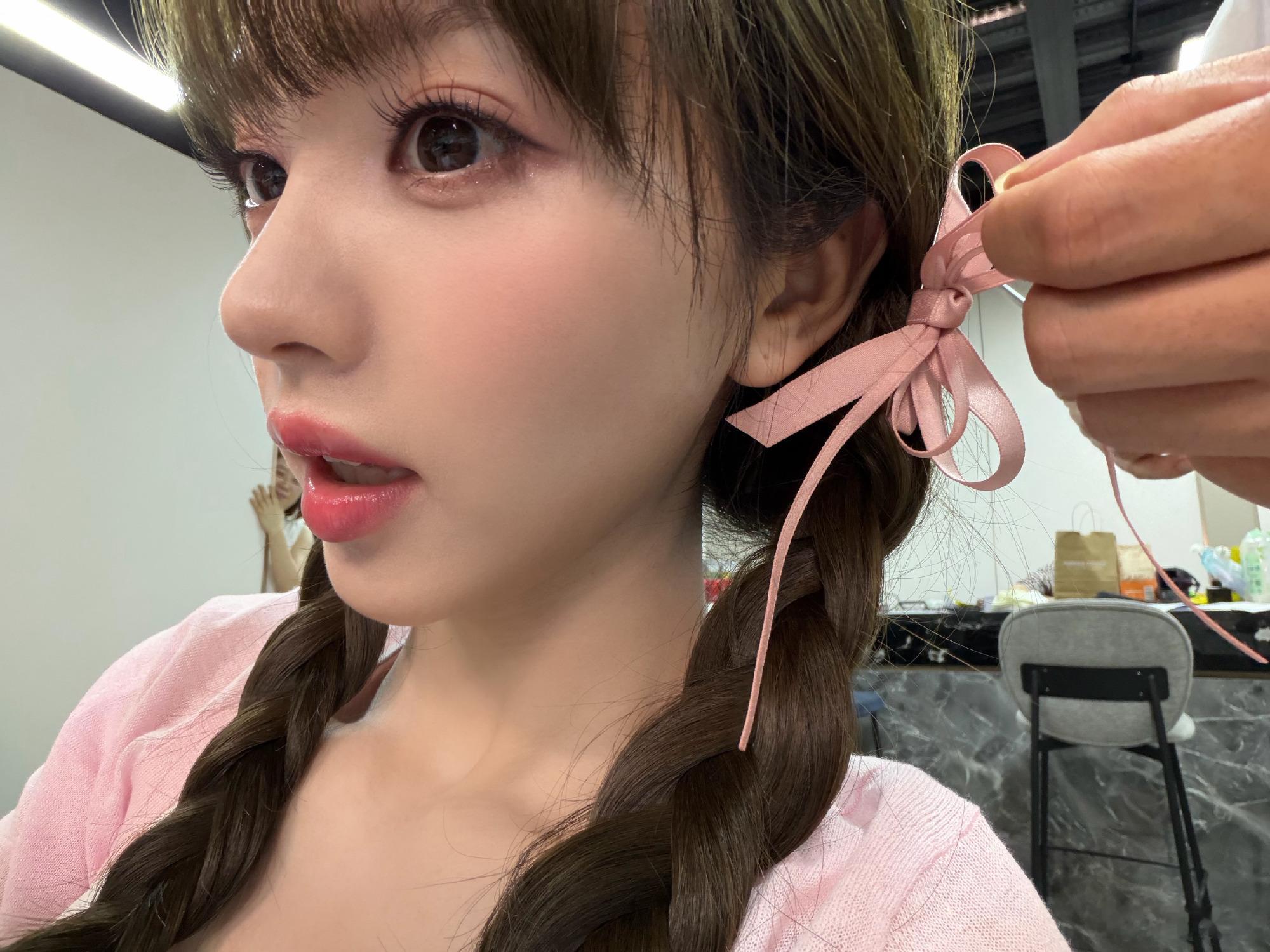 田曦薇双马尾蝴蝶结田曦薇嘟嘴斗鸡眼田曦薇双马尾蝴蝶结，完全萌妹来的啊！