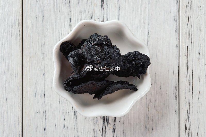 熟地这味药，慢阻肺的病人我经常用到，年纪大的，尺脉弱的，基本就有应用机会了。这味药对粘痰也有帮助，有