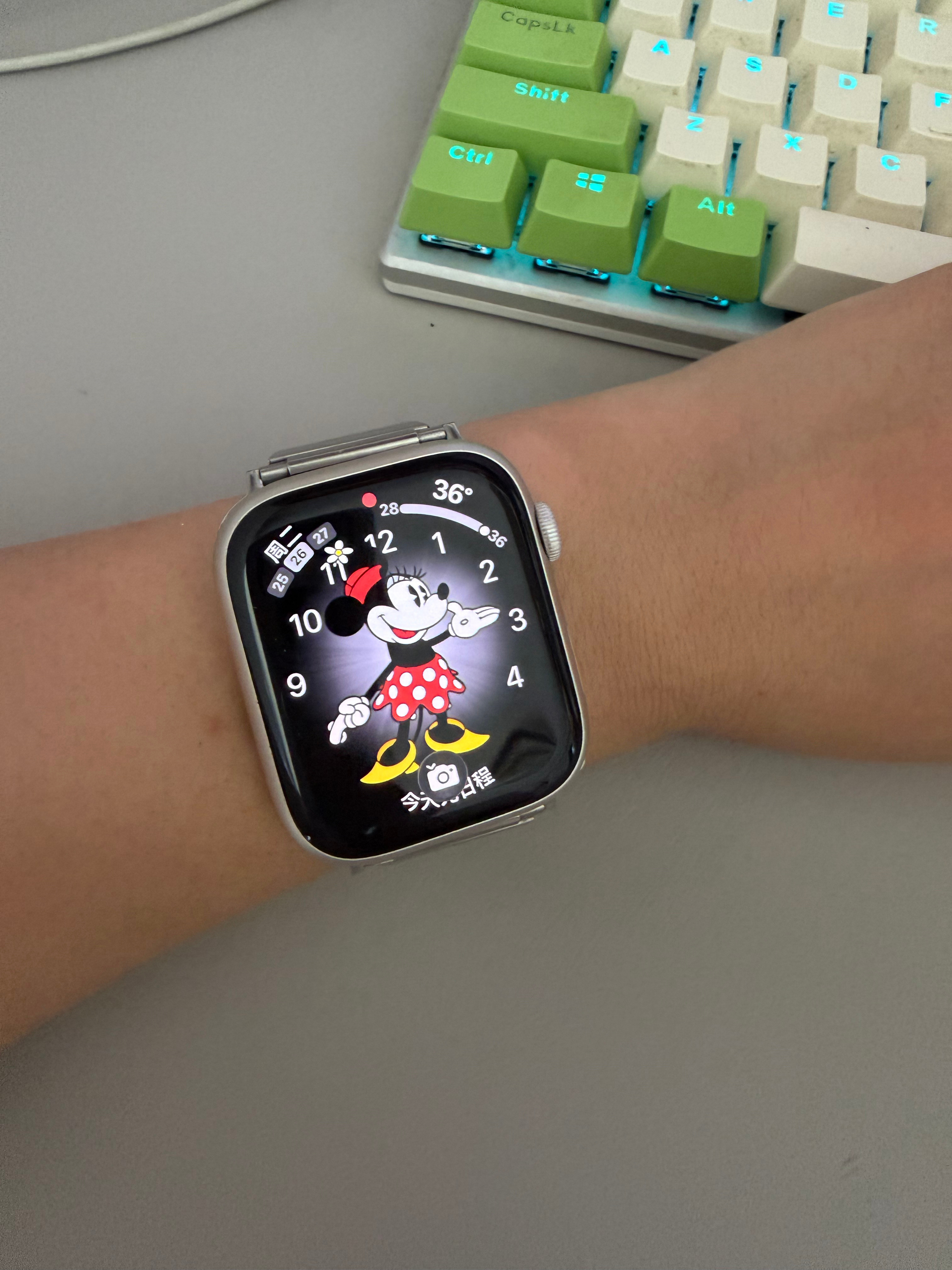 看到一个说法：在中国内地AppleWatch，更适合佩戴在右腕。于是我浅试了一