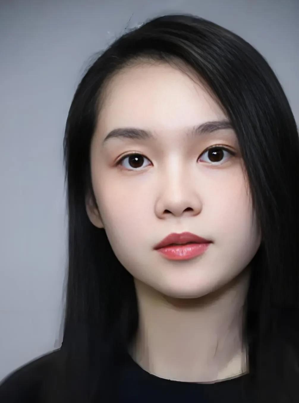 电视剧《以法之名》，秦峰对杨婧暗生情愫，可关键是秦峰都工作了，杨