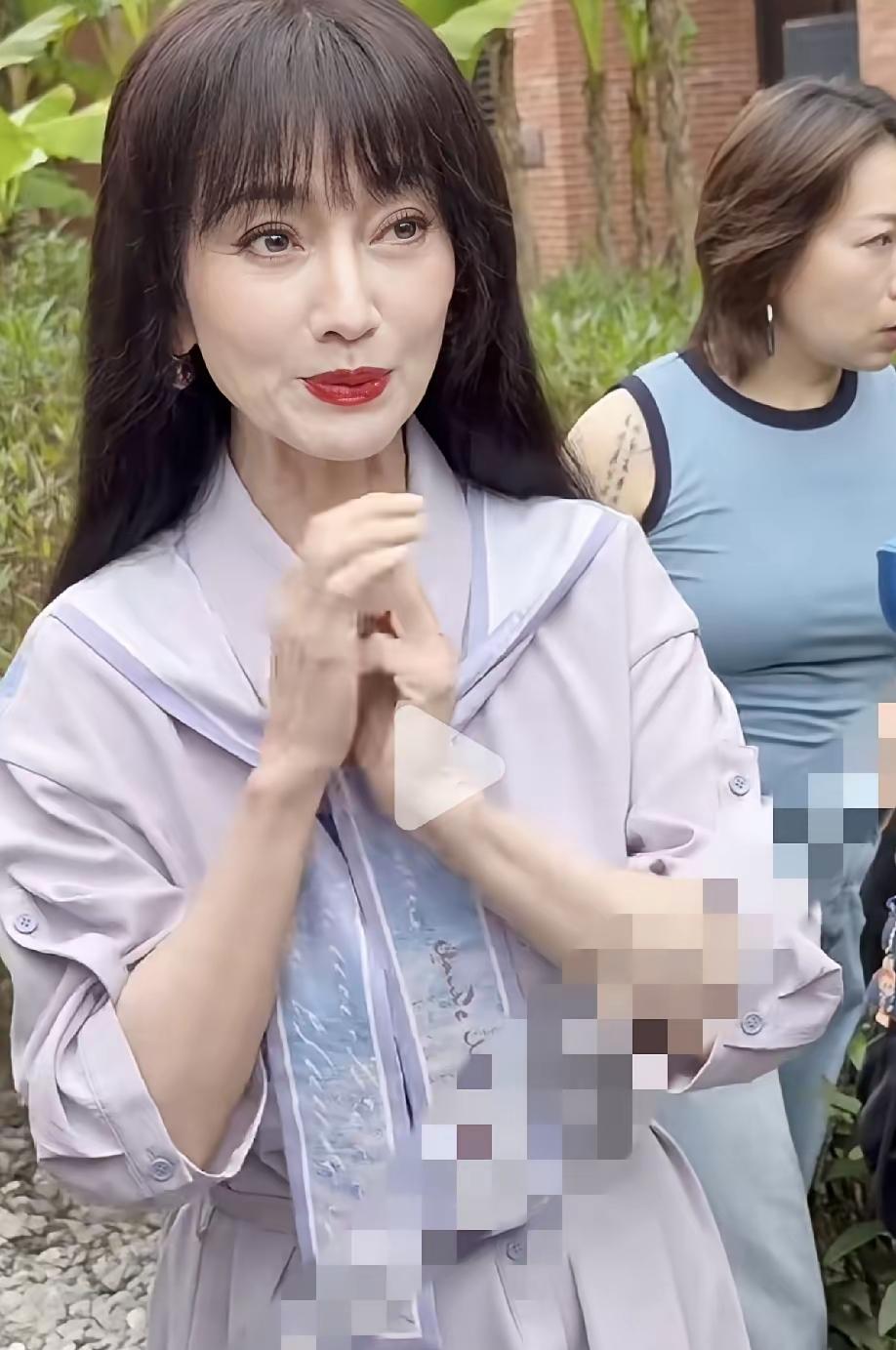 赵雅芝真的是赶上了好时候像赵雅芝这样不想退休的女人其实有有很多有的是岗位好