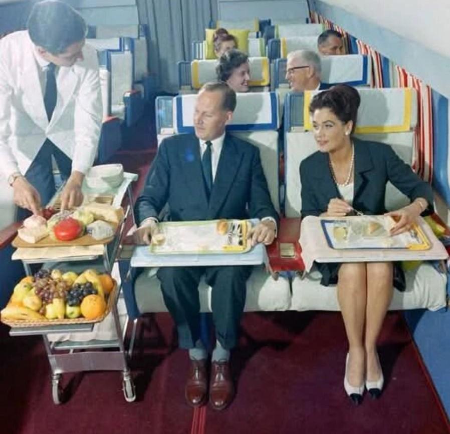【旧时光】1960年代的飞机餐体验那个时代的航空餐才称得上天空中的享受~现在