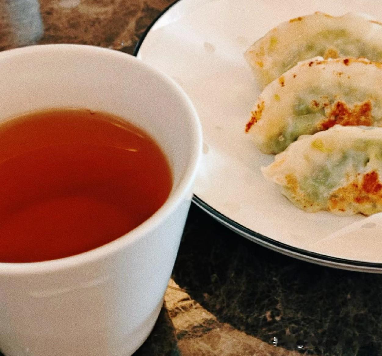 每次都想早起做个包子吃，可每次都起不来早，白天忙完就不愿意动手了，晚上发而且面容