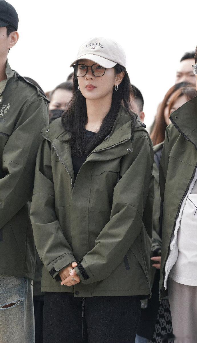 董竹君后人请客杨紫剧组本来就超期待杨紫的新剧，看到董竹君后人都认可了，我直接搬好