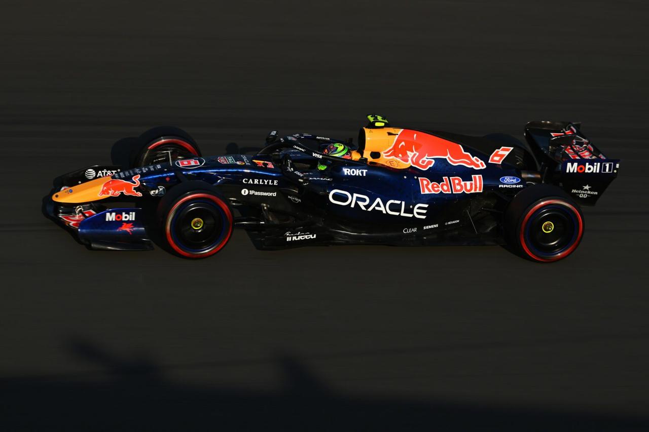 1.8秒的巨大鸿沟！维斯塔潘被拉塞尔彻底击溃维斯塔潘在中国站冲刺排位赛失利，落