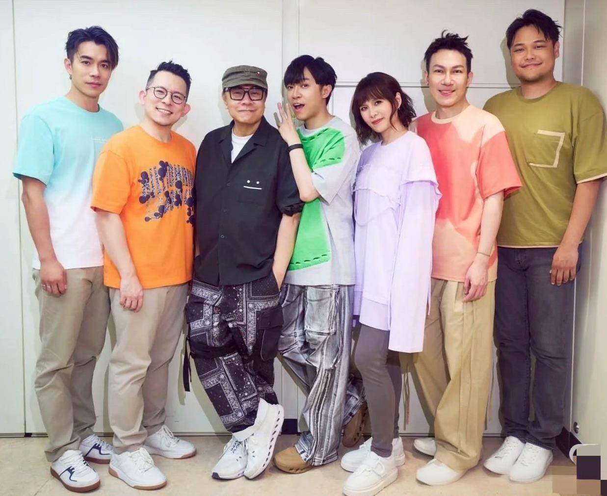 蔡康永刚才发文称，去了苏打绿演唱会掉眼泪……蔡康永讲在台下听到《无与伦比的美丽
